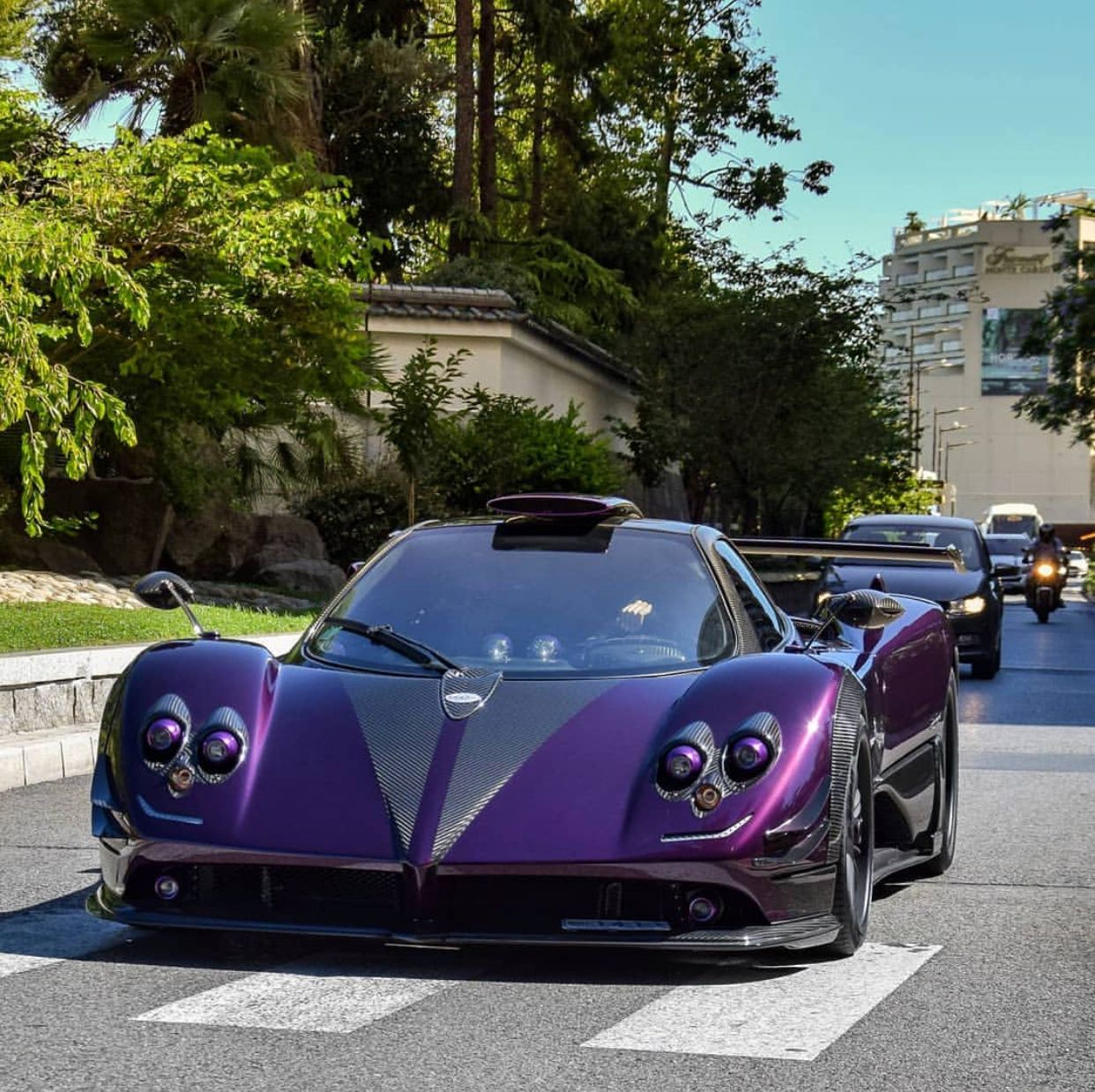 全世界「最快的男人」都买了哪些车?