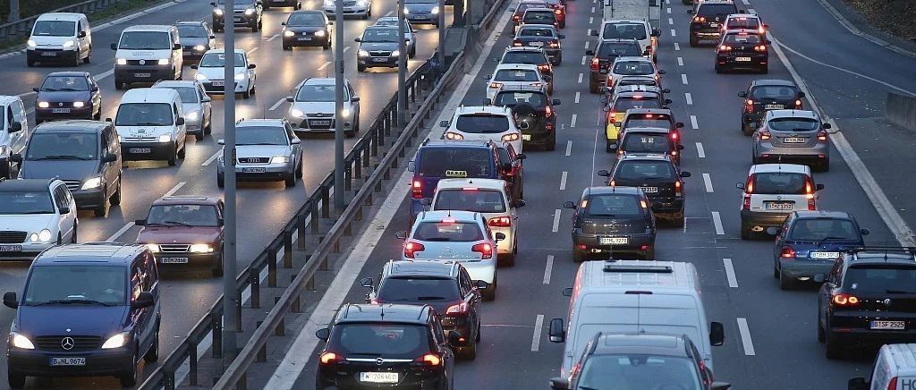 圆桌|汽车消费后疫情时代：回升不明显，限购会松绑吗？