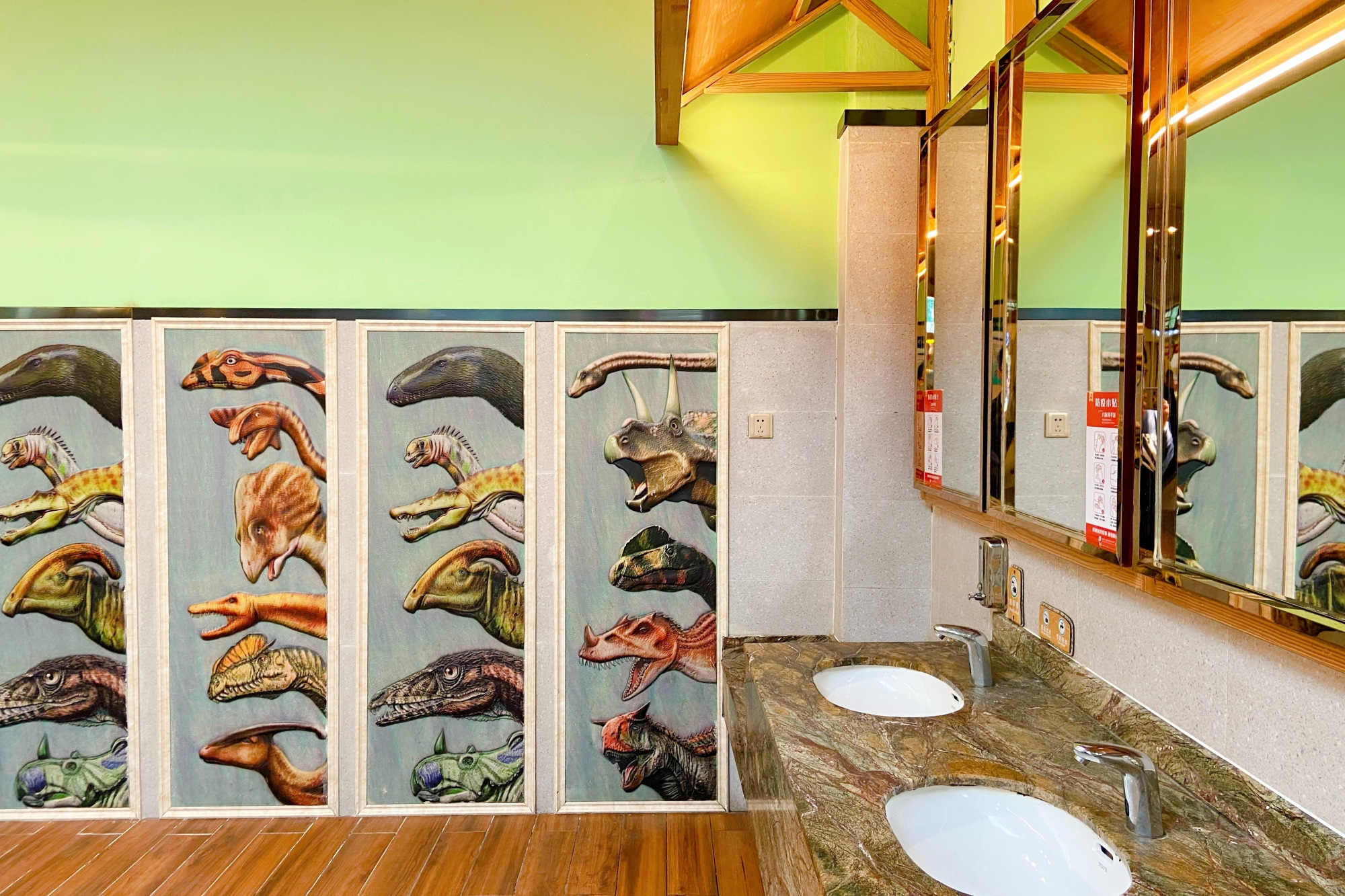 江苏常州最美的高速服务区,以恐龙元素为主题,好像穿越了时空 江苏常州最美的高速服务区,以恐龙元素为主题,好像穿越了时空