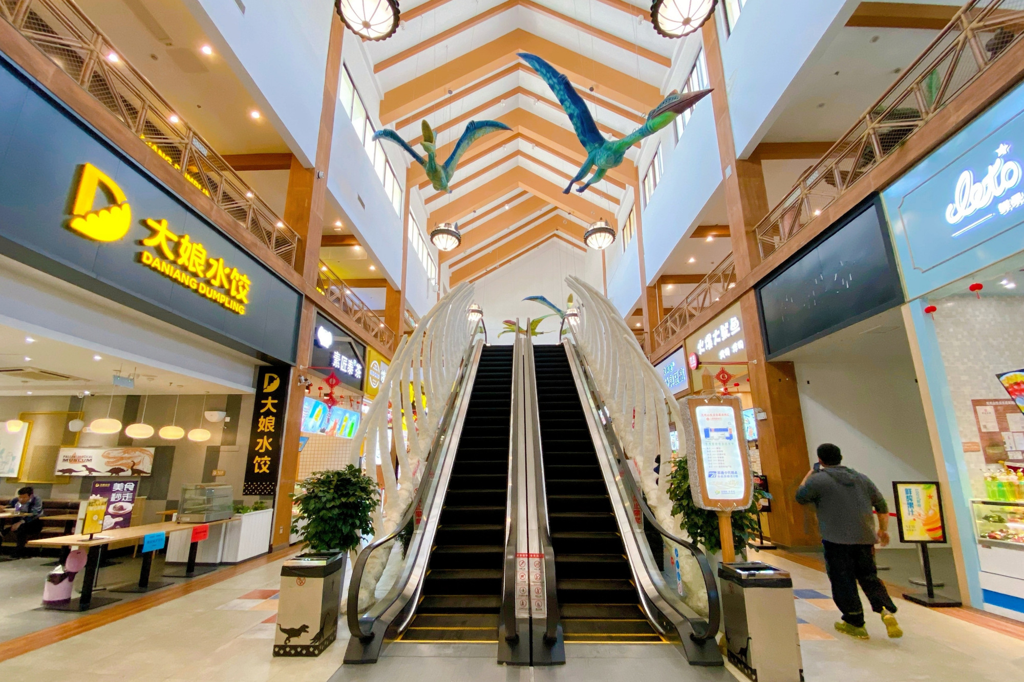 江苏常州最美的高速服务区,以恐龙元素为主题,好像穿越了时空 江苏常州最美的高速服务区,以恐龙元素为主题,好像穿越了时空