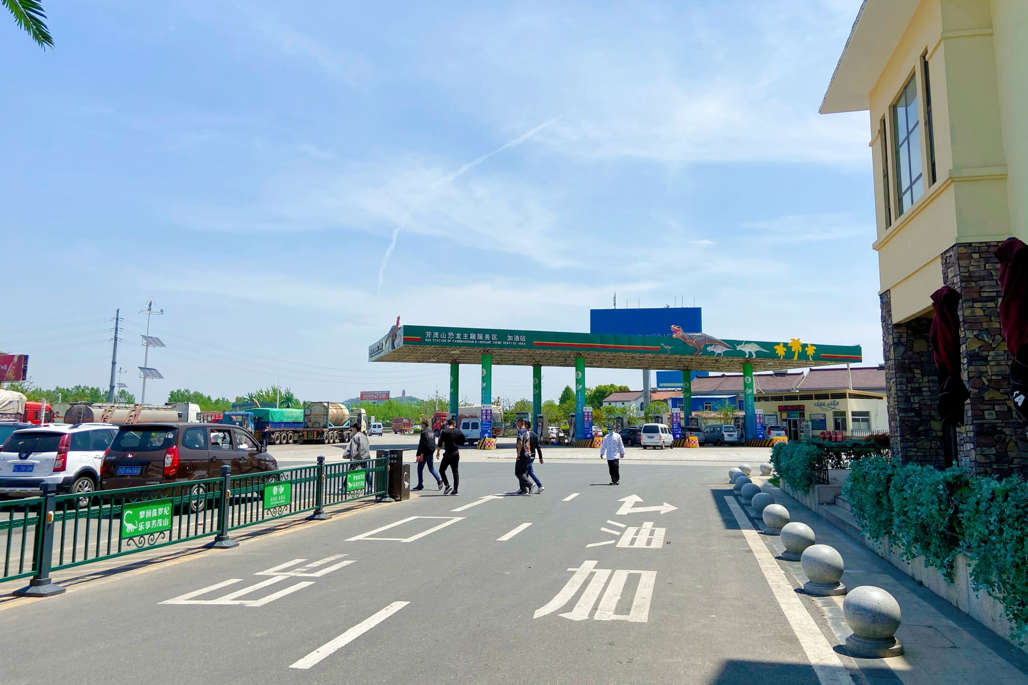 江苏常州最美的高速服务区,以恐龙元素为主题,好像穿越了时空 江苏常州最美的高速服务区,以恐龙元素为主题,好像穿越了时空