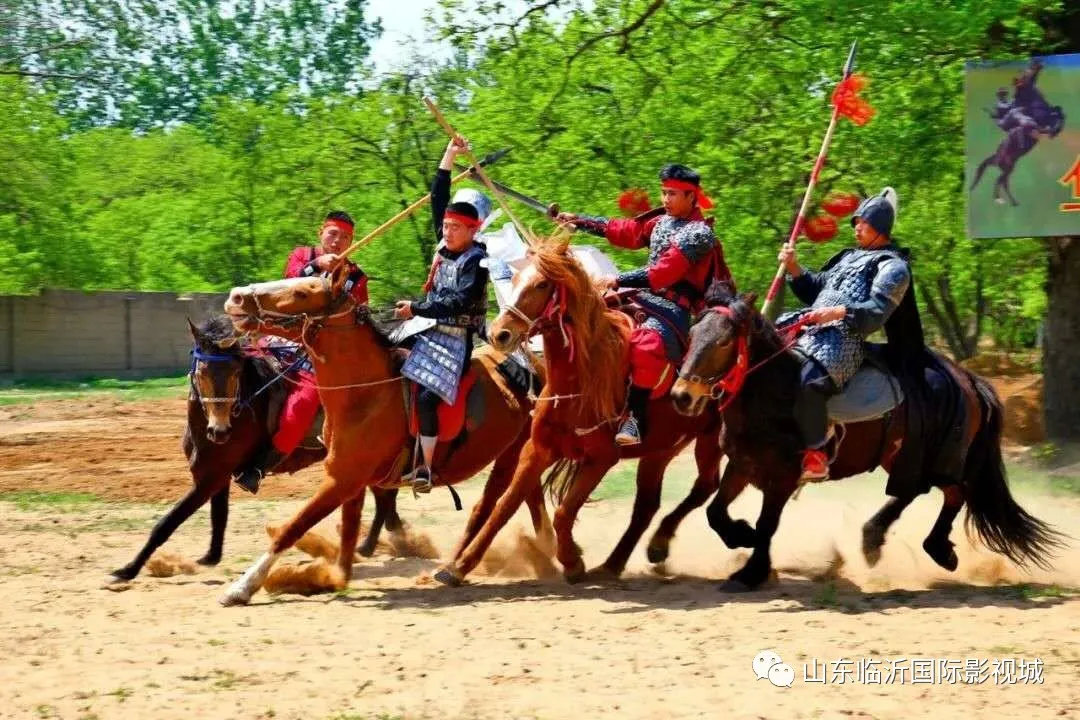 练阵形,练习行军作战   一场声势浩大的兵马演练在此上演   人喊马嘶