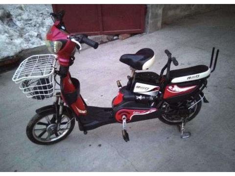 电动车安装脚蹬子引热议，专家回应引车主不满：您蹬过吗？