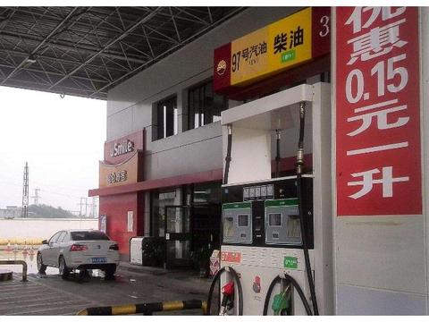 交警：看到这种中国石化绕道走，都是“地沟油”，车加坏可没人管