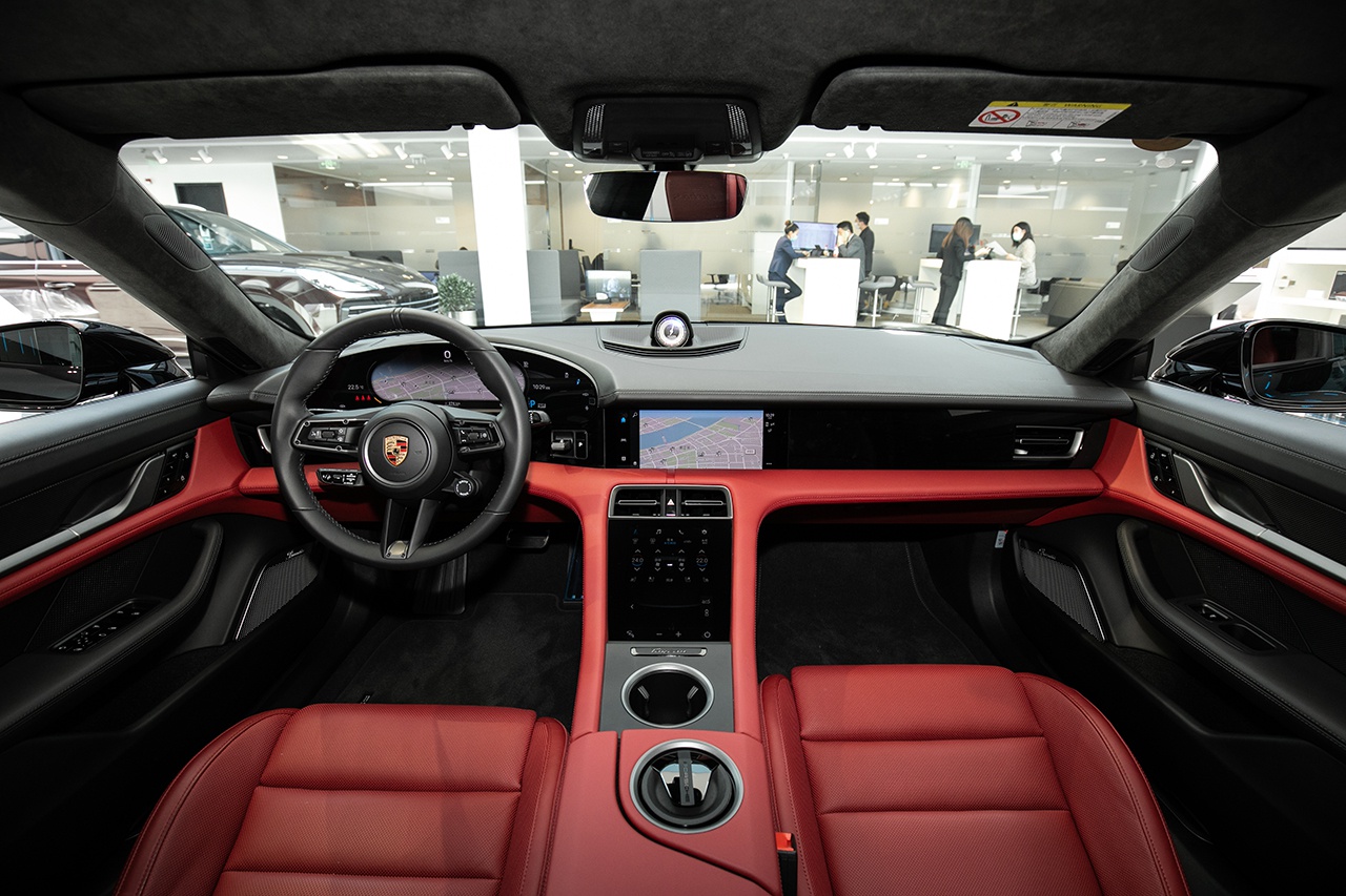 全新保时捷Taycan Turbo S及Taycan Turbo  杭州正式上市