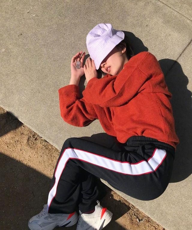 周冬雨猜图竞赛,粉丝评论亮了:烤鸭?缩水卷起来了?