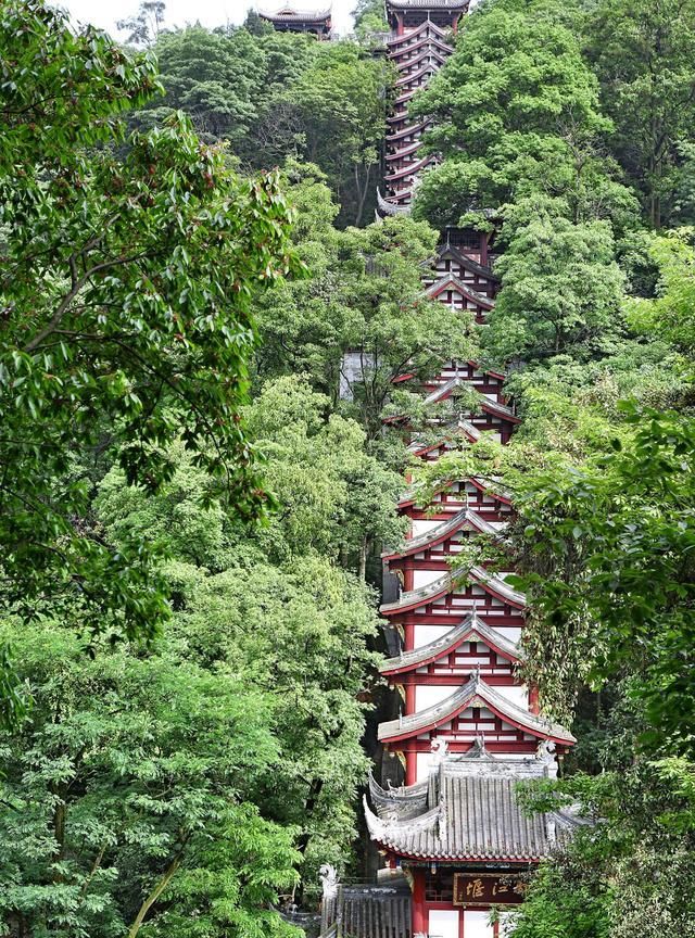 "拜水都江堰,问道青城山,成都唯一一个5a级景区