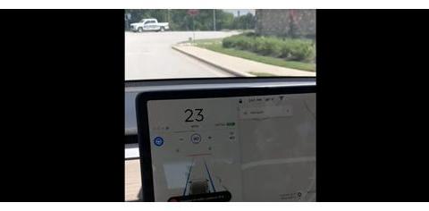 特斯拉推出新自动驾驶功能，可识别红绿灯及停车标志