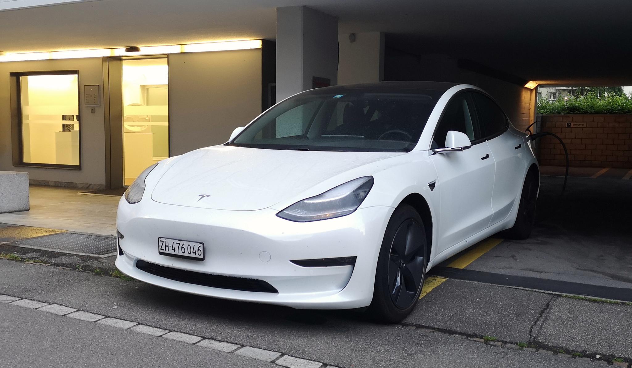 直接挑战特斯拉最火车型model3,小鹏汽车的p7有胜算吗
