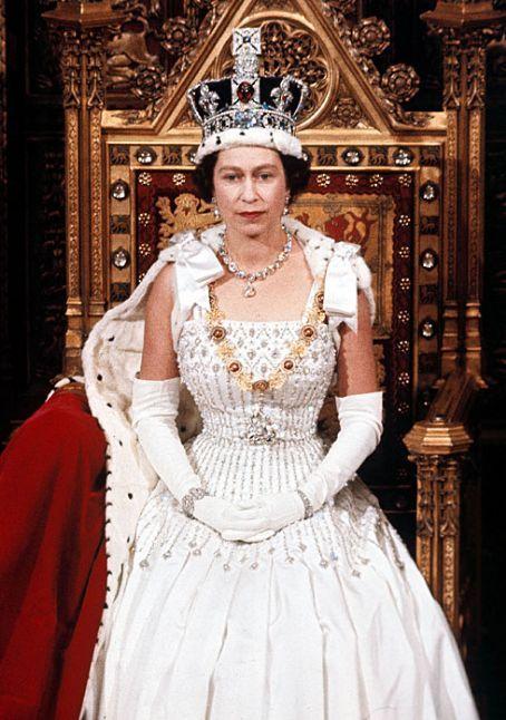 伊丽莎白二世本想拒绝加冕礼电视播出,为何后来她又妥协了呢?