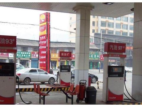 中石油和中石化哪个更耐烧？长途司机：用过就知道，一个天一个地