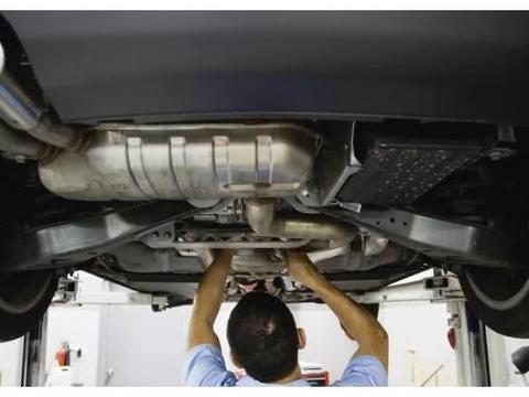 汽车暴晒一天，直接开车走人？老司机看不下去了，汽车迟早大修