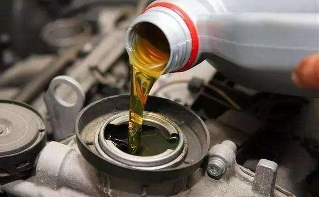 汽车上的刹车油、机油和防冻液，多长时间换一次？知道少吃亏
