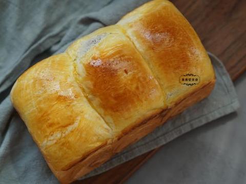 这面包简单易做，一次发酵省事儿，柔软拉丝，吃过的人都说好