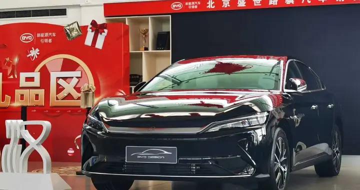 比亚迪汉到店实拍，果然没让人失望，实车比照片更好看