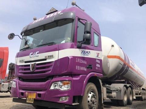 实拍联合U350 LNG危险品车，艳丽的紫色有没有勾起你的少女心？
