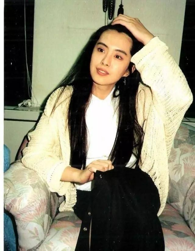 香港70年代女明星,香港80年代的女明星 八九十年代港台女星的穿搭,时髦有型到飞起