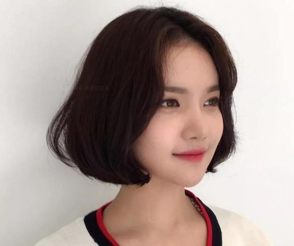 身高155的女人头发别留太长试试3款减龄短发显高显脸小
