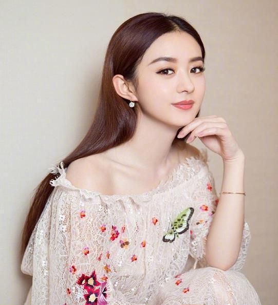 赵丽颖英伦风造型太可了,无美颜无滤镜,这颜值是真实