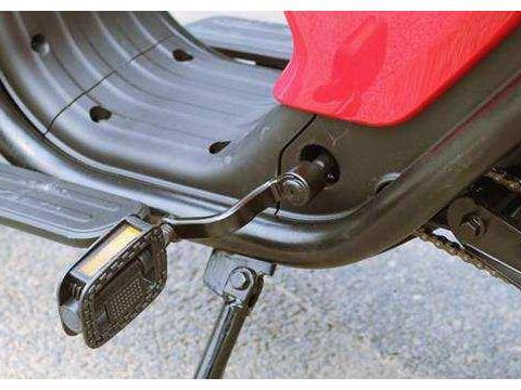 电动自行车脚蹬形如摆设，为何还要强制安装？专家：这很实用