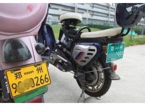 电动车考驾照惹众怒，看到上牌费用后，车主：逼着我们买汽车？