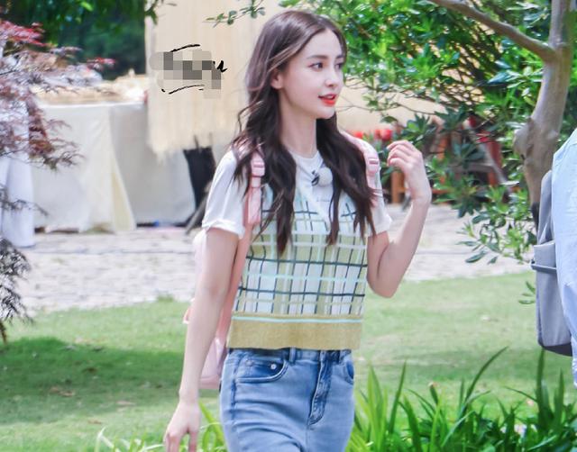 杨颖图片最美跑男礼服,杨颖图片仙女稀有 杨颖跑男路透照曝出,穿平底鞋路过高栏杆时,真实身高一览无遗