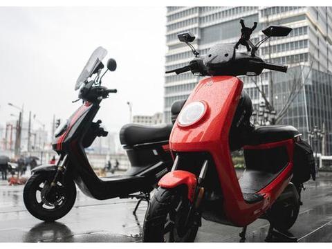 电动车跑不远，电瓶加水就能跑远吗？告诉你真没有那么简单！