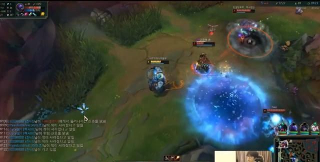 上单武器有克星？Theshy韩服上单酒桶，打的武器没脾气