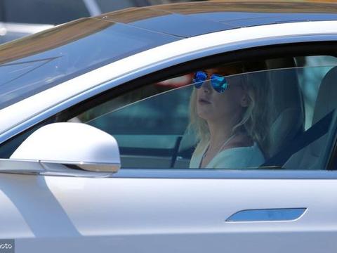 车子开久了，车窗一升降就“吱吱”响？教你这样做