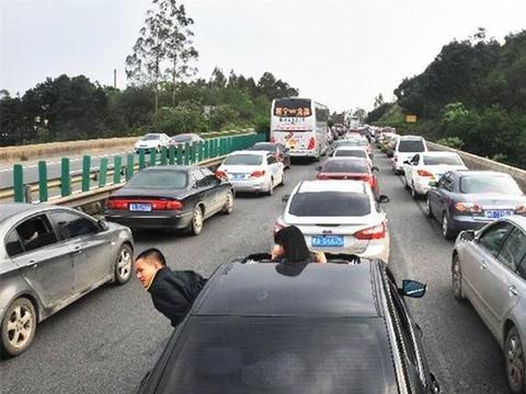 五一高速堵车几小时