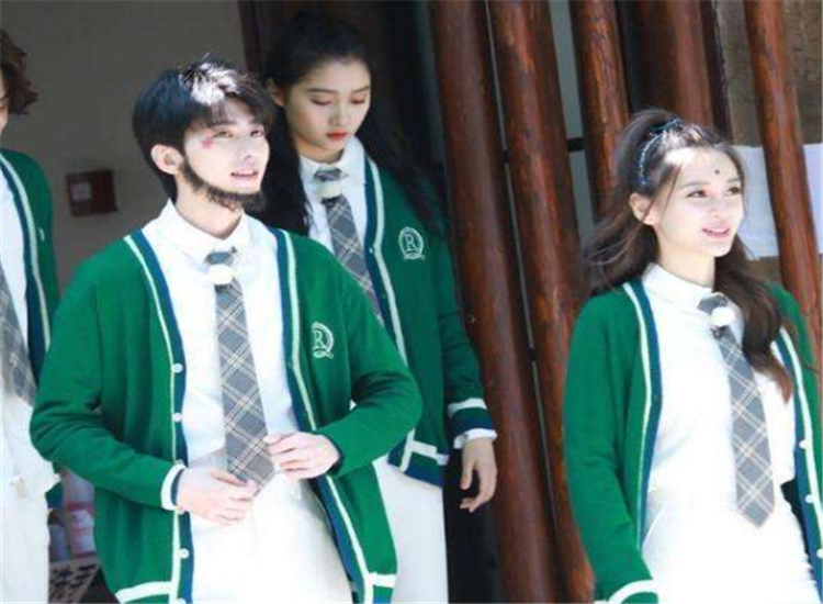 跑男8都如何改名?蔡徐坤杨颖还好,看到关晓彤:没谁了!