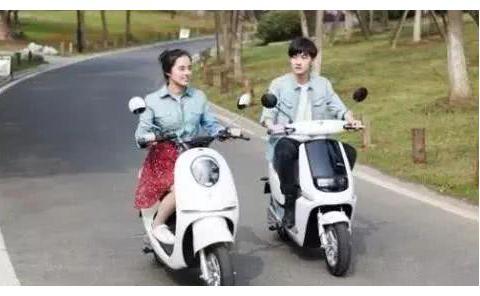 电池充满电，电动车一加速就掉两格电？维修老师傅说出了大实话！