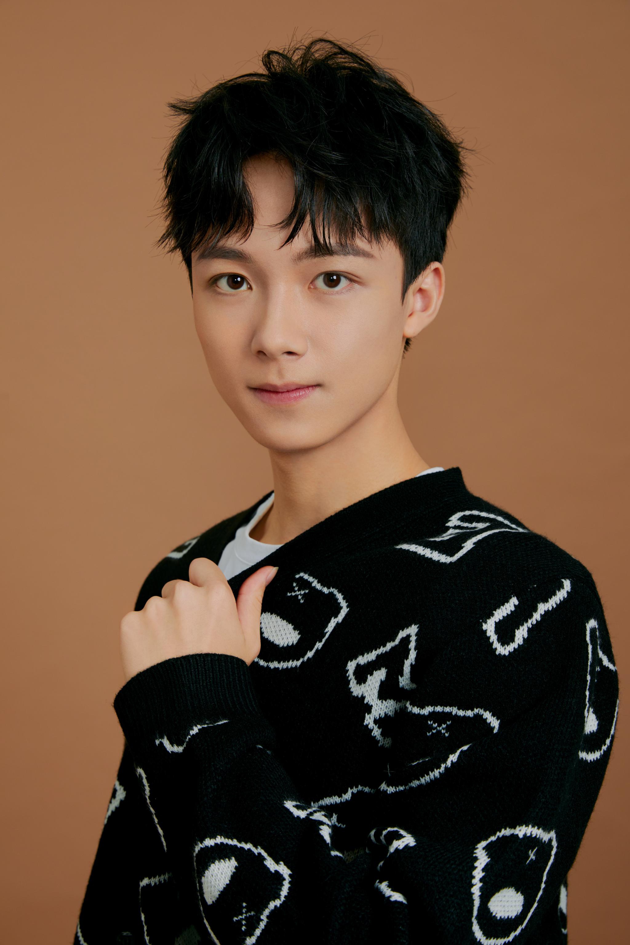 黄星羱中国风歌曲化茧好评不断国风少年发光勇敢前行