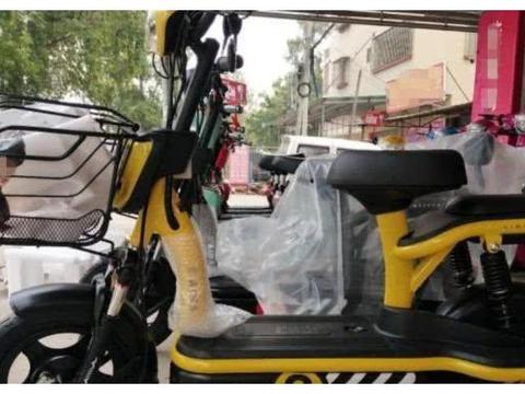 电动车必须安装脚蹬，专家阐明理由，网友表示：你怕是没骑过