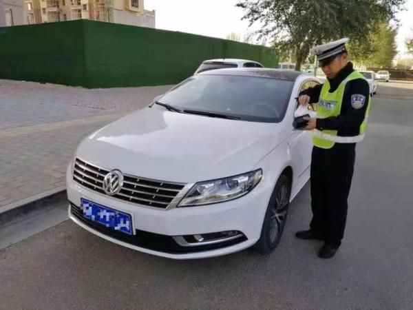 交警查车时,为何先摸一下汽车后备箱?主要是因为这三点