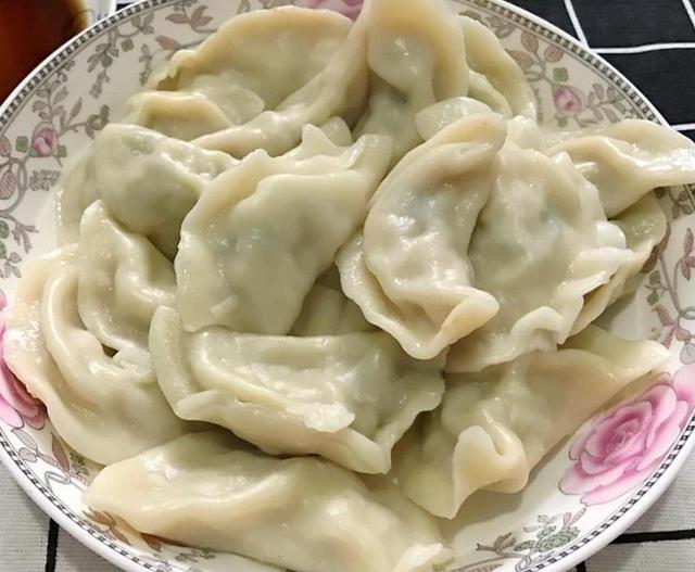 荠菜韭菜靠边站,拿这菜包饺子,老公一顿2盘不够吃,只有春天有