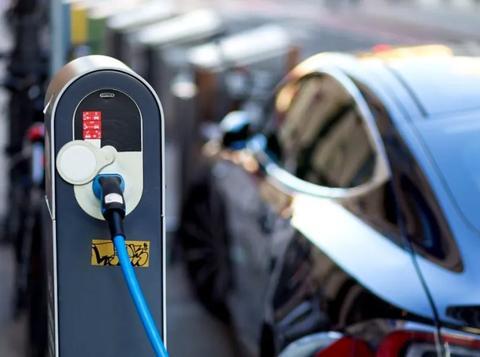 新能源汽车迎来政策利好的同时，却遭遇车企申报不积极的尴尬？