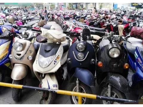 为什么电动车在国外很少见，国内却泛滥成灾，这两个原因很现实