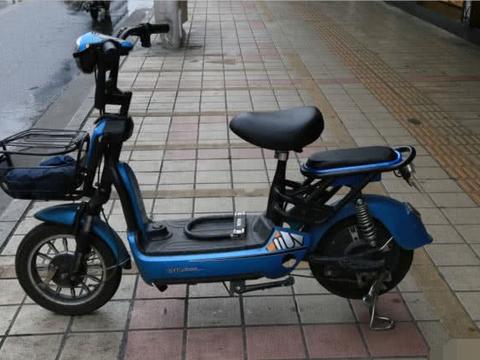 电动车实行“四禁”，老百姓出行受影响，车主：不如自行车跑得快
