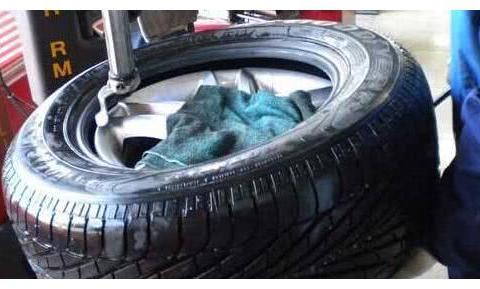 为什么轮胎要换新？一直补胎多省钱，修理厂还老想让我换新的