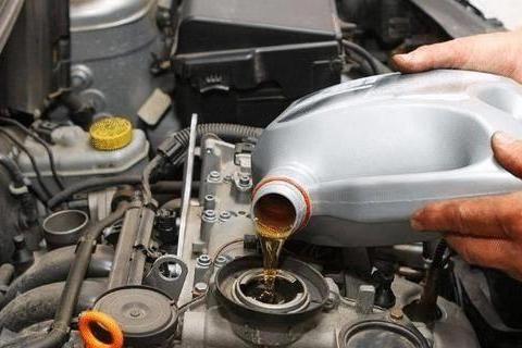 为啥有的车10000公里换一次机油，而有的5000公里就必须换？