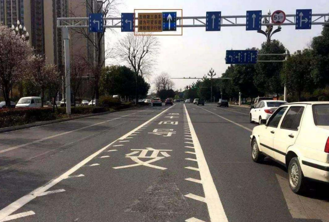锯齿车道别乱开,走错一本驾照不够扣,现在知道还不晚