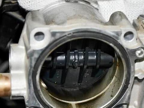 为啥一开空调车就跑不动？老司机：这3个地方不注意，车就坏了