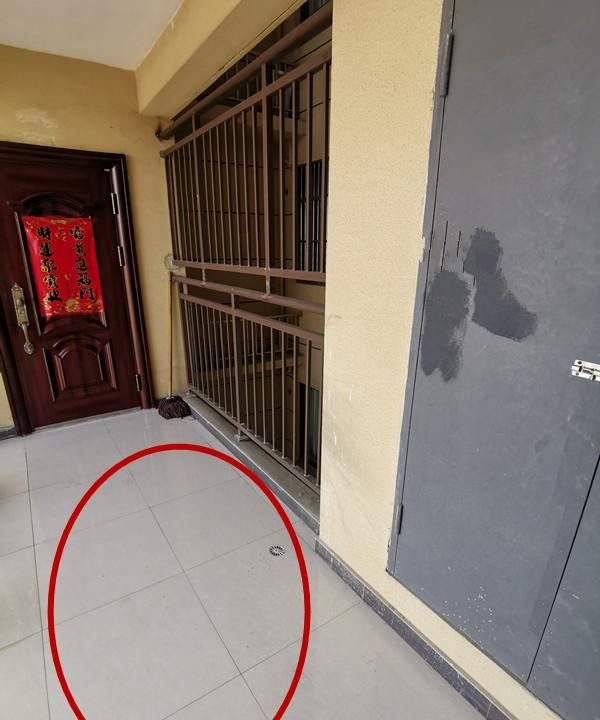 连廊边套房,3㎡走廊封起来当入户花园,邻居:都是公摊凭啥归你