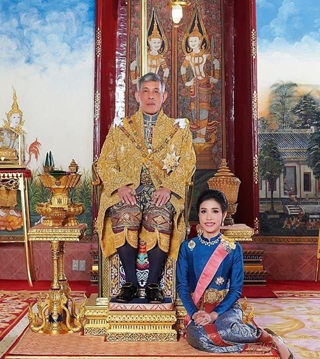 泰国国王奇葩举动再升级!给20个后宫妃子授军衔