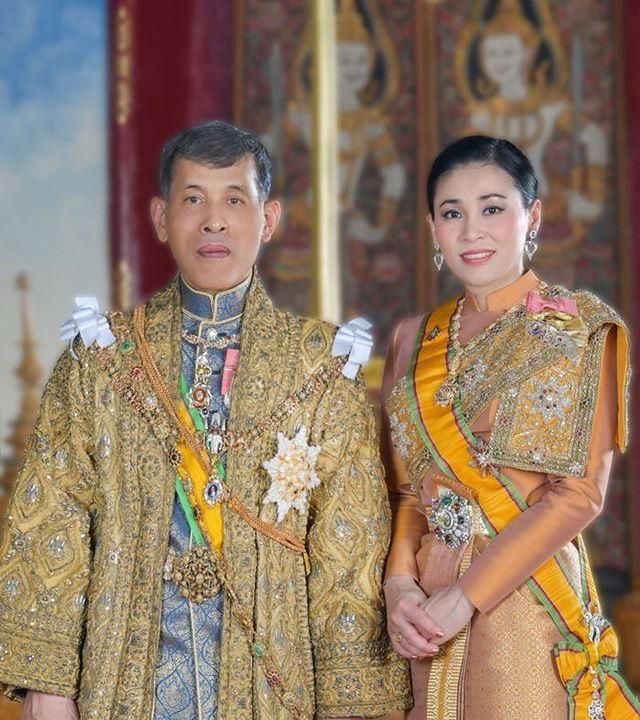 泰国国王奇葩举动再升级!给20个后宫妃子授军衔