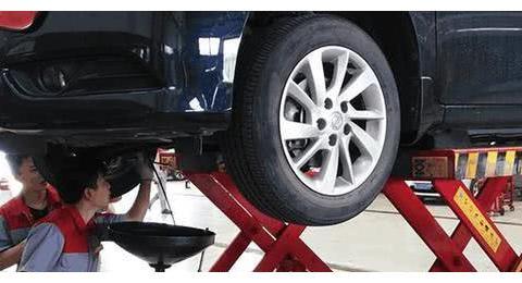 5000公里换一次机油？维修工：这是在“毁车”，别浪费血汗钱