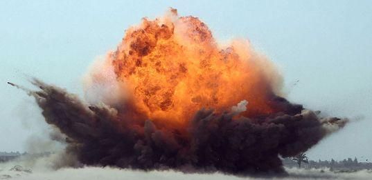 炮弹爆炸对人最大的威胁,来自于弹片和冲击波