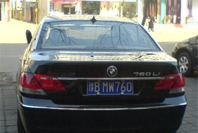 浙江这台奔驰s600l火了,车牌号虽然很普通,但回头率不输豹子号