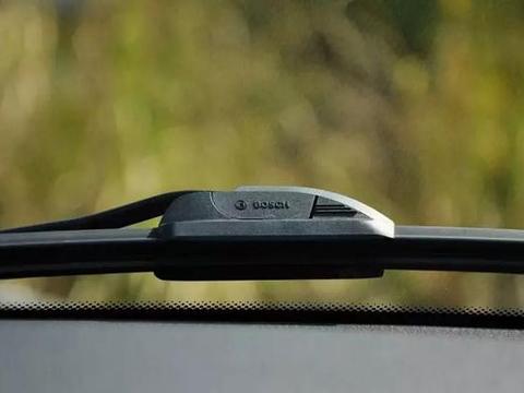 汽车雨刷器刮不干净，异动响声太激烈怎么办？